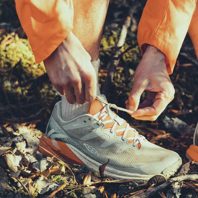 Targhee Apex Herren Wanderschuhe Abbey Stone/Gold Flame