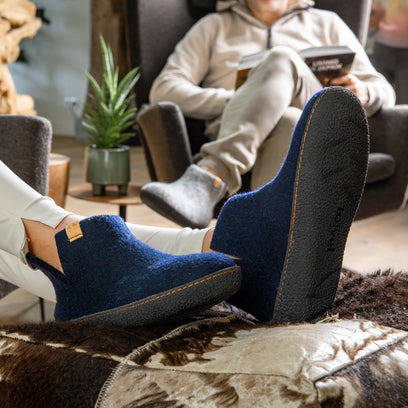 Rabara Wollfilz-Hausschuhe Navy Blue
